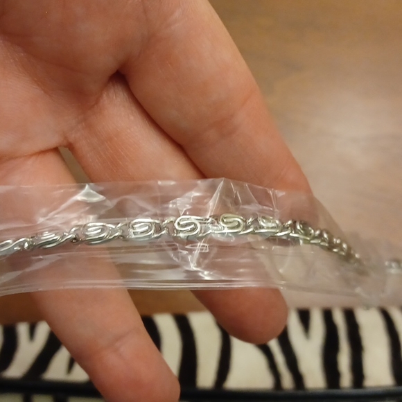 Clutch - Picture 4 of 4